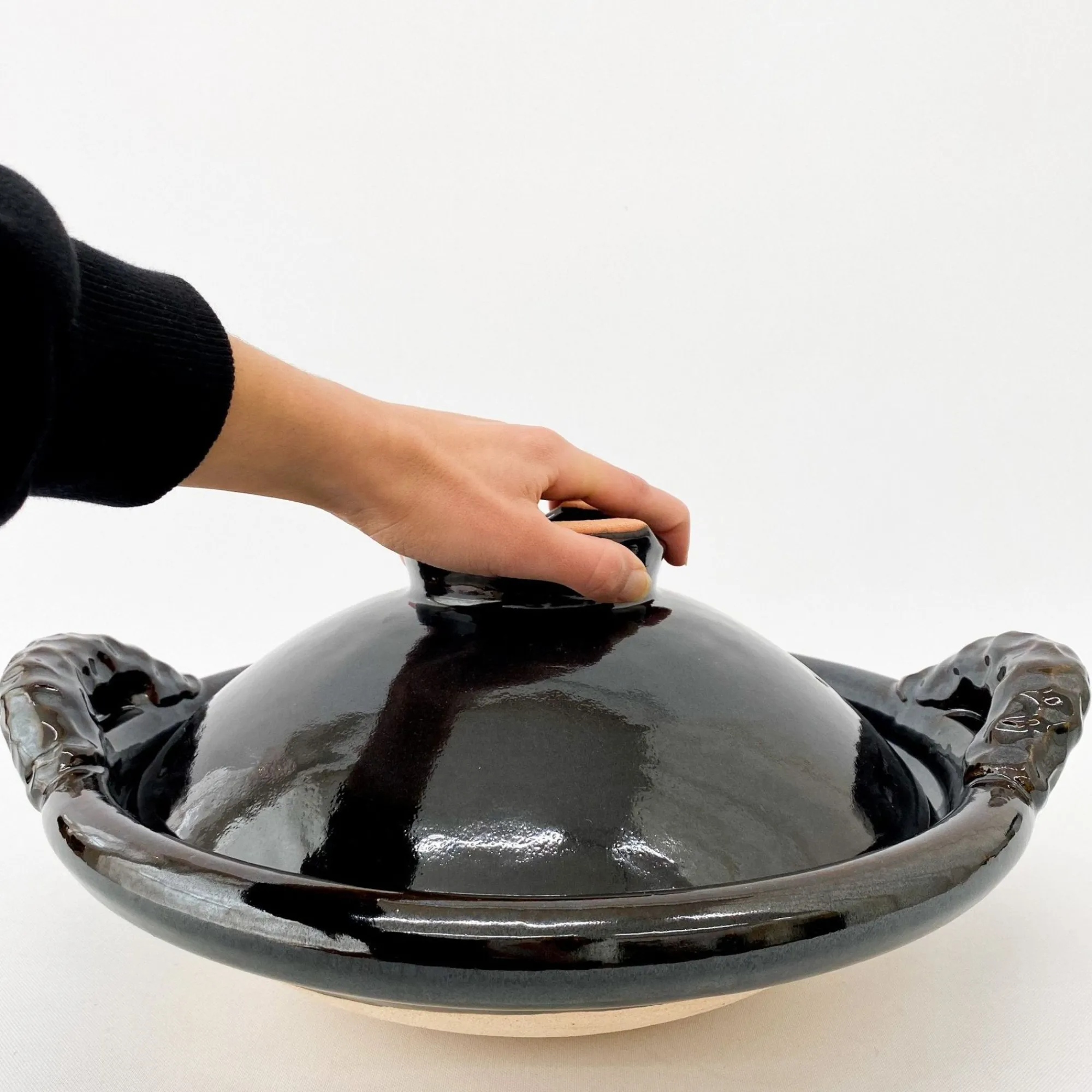 Cultural Exchange Cooking*Dorakugama Kuronabe (L) 13.6" (5-7 People)