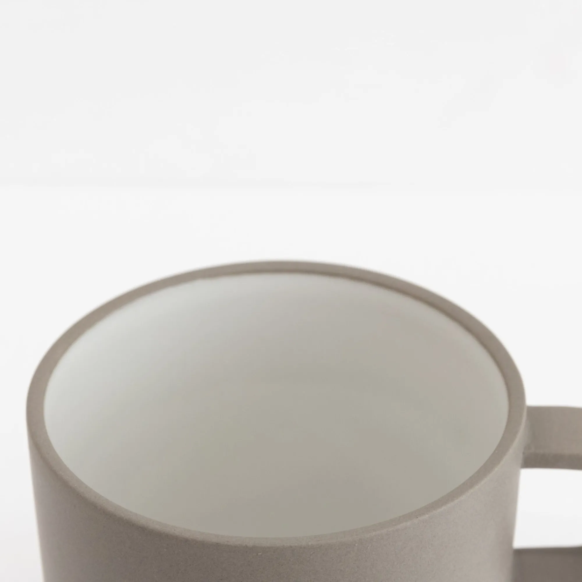 SAIKAI (Hasami) Mug*Haw119 - Mug Ash White Small O 3.3/8"