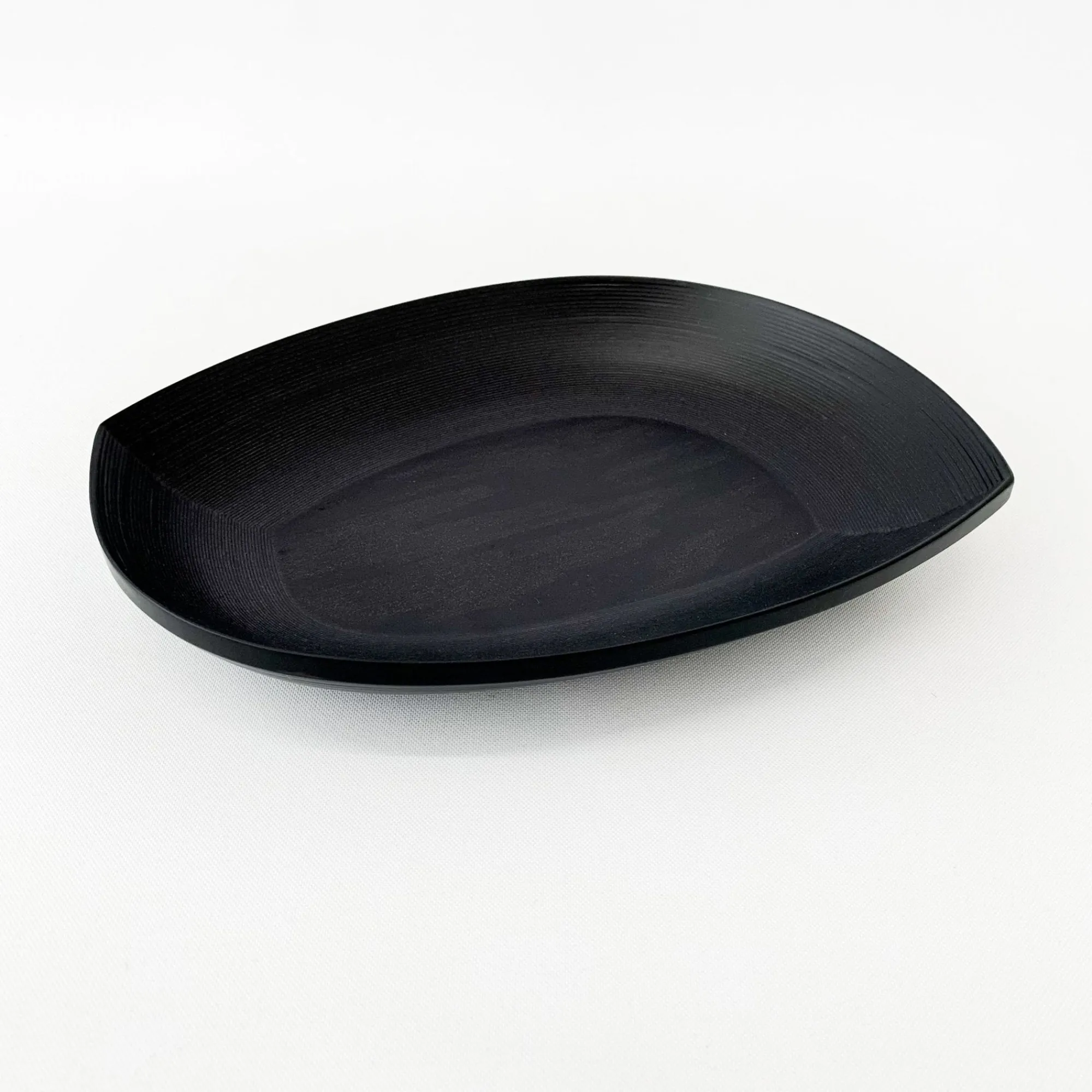 TORTOISE-yellow paper Bunaco Serving*No Waste Bunaco Leaf Shaped Plate - Black