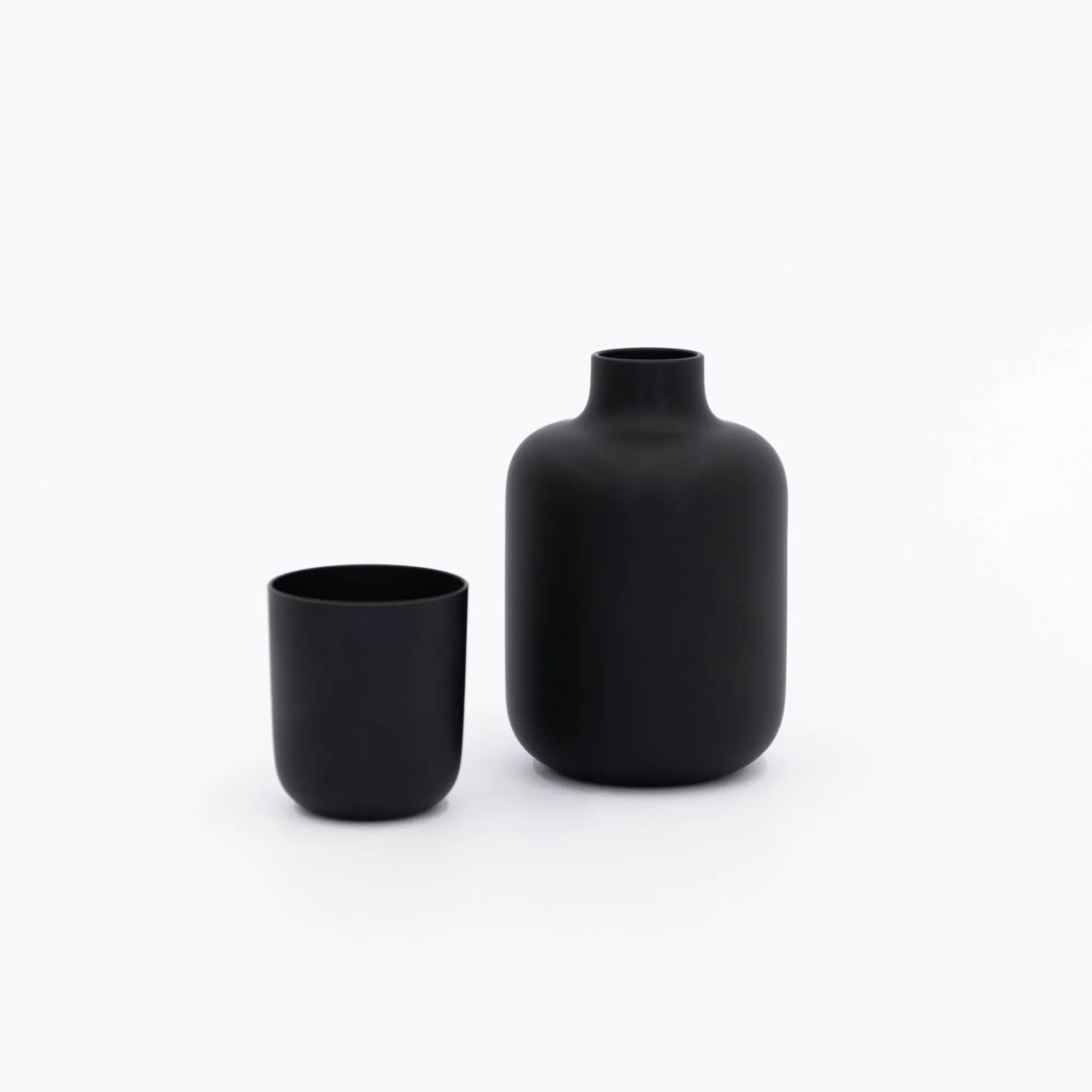 Sugahara USA Southern Coast International Sake Drinkware*Sugahara Matte Black Sake Bottle