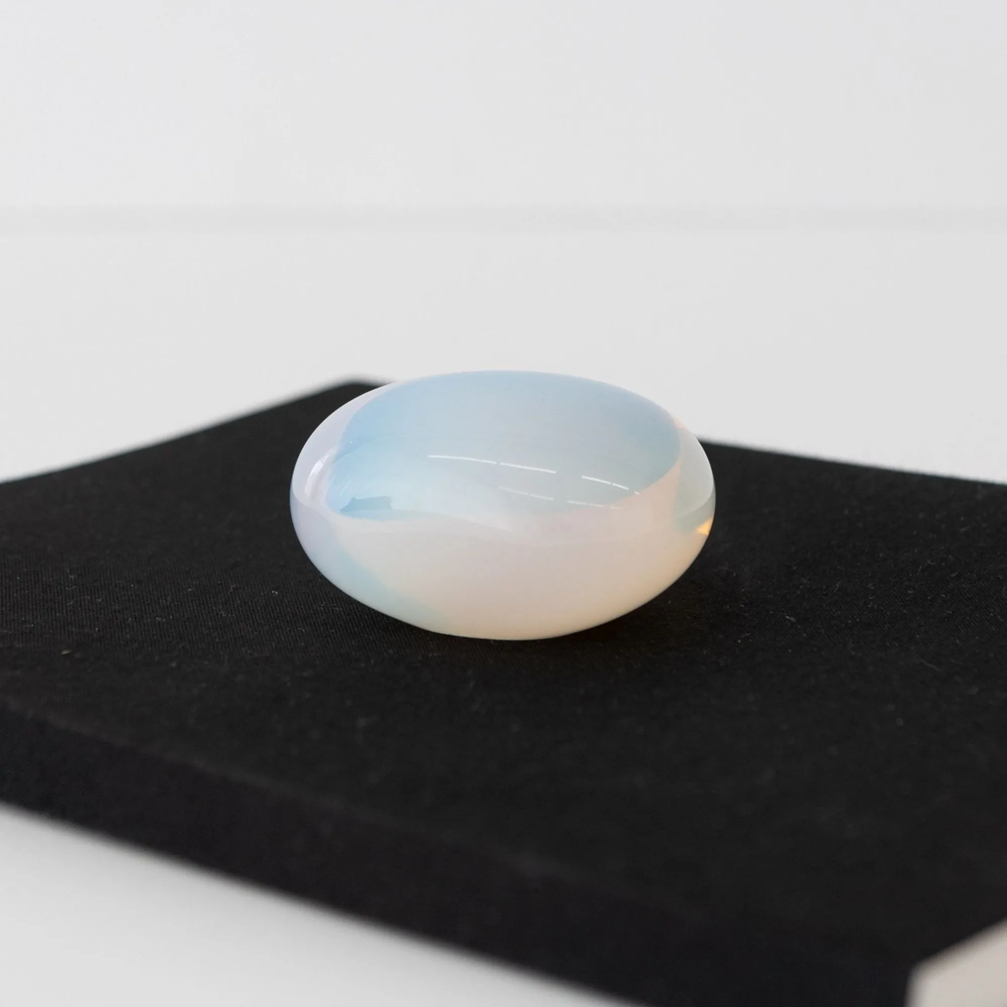 Sugahara USA Southern Coast International Home Decor*Sugahara Opalescent Paperweight