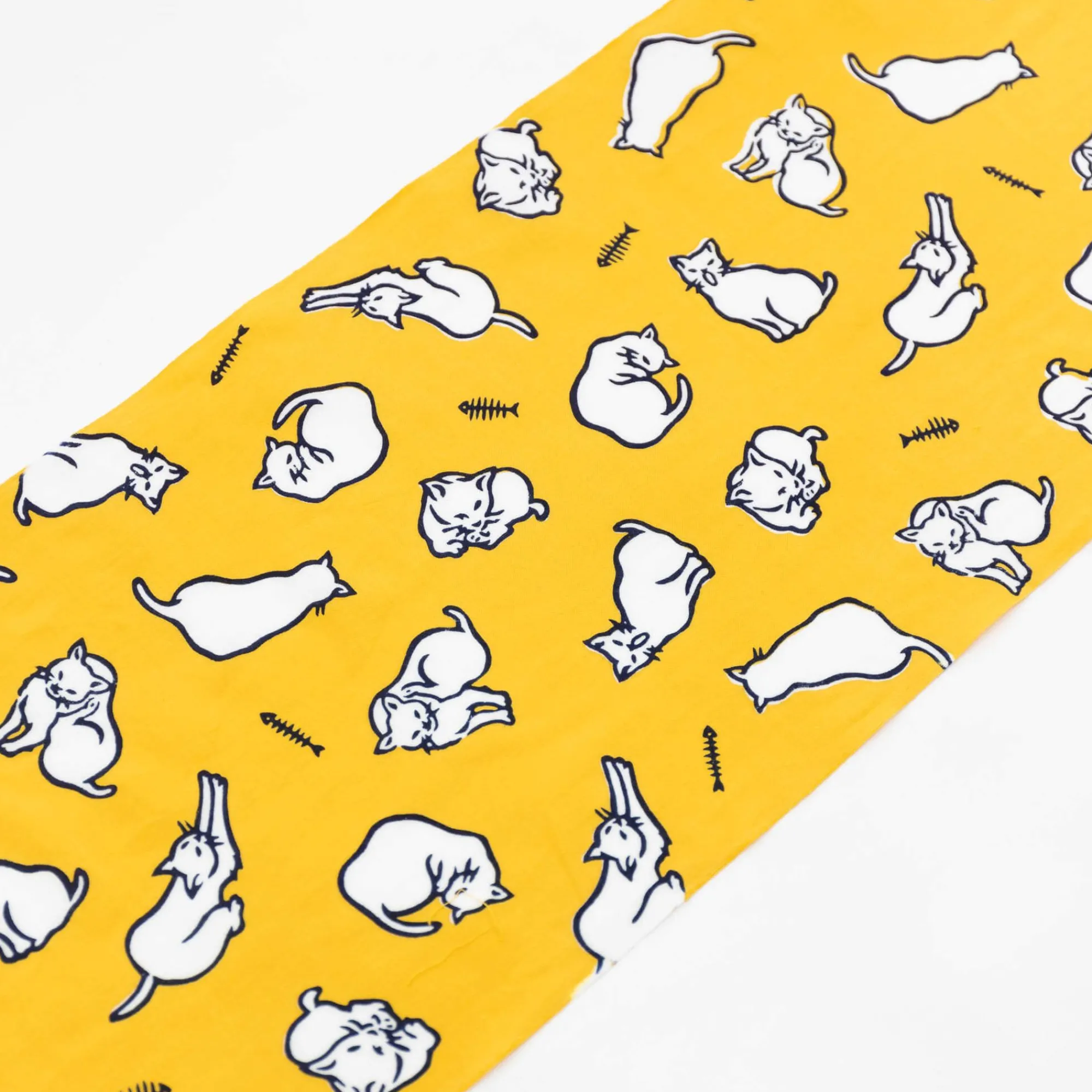 TORTOISE-Kamawanu Animals*Tenugui - Cats On Yellow